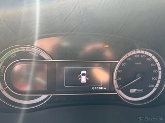 Kia Niro Hybrid - 12