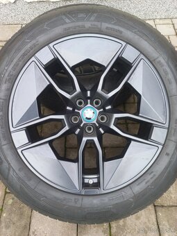 BMW iX zimní 20 Styling 1002 Goodyear 235 60 DOT2922 8mm - 12