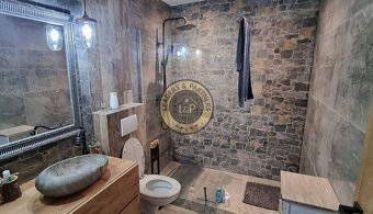 NA PREDAJ Rodinný dom po rekonštrukcii pri Bardejove - 12