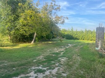 Predám lukratívny pozemok - ZNÍŽENÁ CENA  - 12