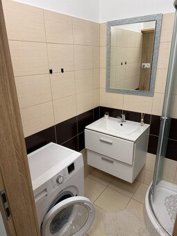 Novozrekonštruovaný zariadený veľký 1 izbový byt na prenájom - 12