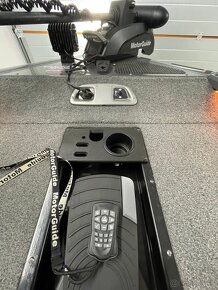 Čln/Loď Bass tracker PRO TEAM 190 - 12