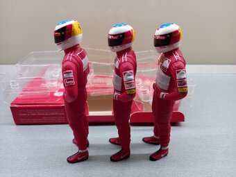 F1 FERRARI FIGURKY MICHAEL SCHUMACHER MINICHAMPS 1:18 - 12