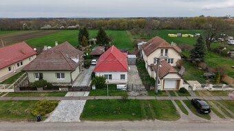 Na predaj ihneď obývateľný rodinný dom v obci  Rastislavice  - 12