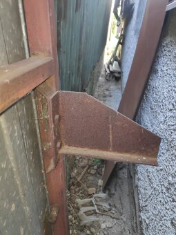Predám nábytok, PVC rúru a garážovú bránu - 12
