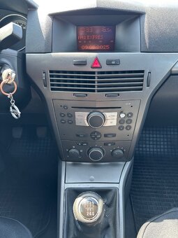 Opel Astra 1.9 CDTi Enjoy 120k - 12