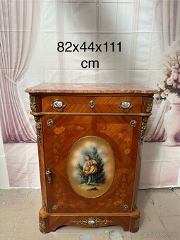 Komoda s bohatým zdobením - 12