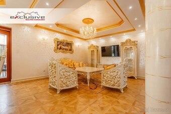 ZAUJÍMAVÁ CENAIMPOZANTNÁ RODINNÁ VILA-KRYTÝ BAZÉN-GARÁ - 12