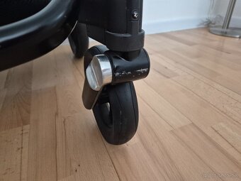 BRITAX GO NEXT + Realme Wi-fi smart camera 360 - 12