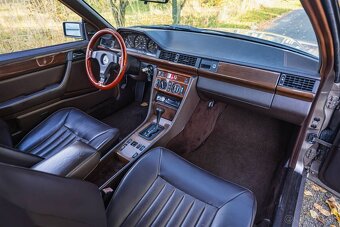 Mercedes-Benz W124 300 CE - 12