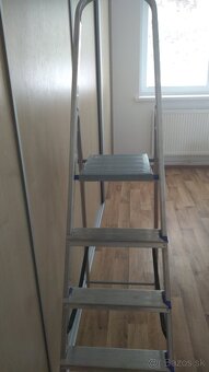 Predám časť z gauča,6 ks stoličiek,rebrík,odpeňovač protipen - 12