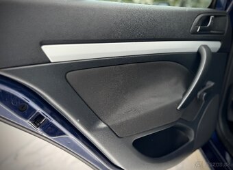 ŠKODA OCTAVIA COMBI 1.6 MPi - 12