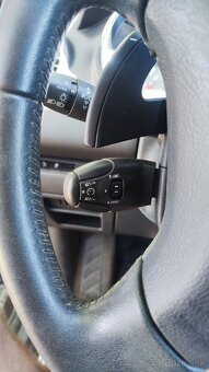 Peugeot 5008 eHDi - 12