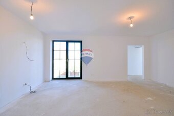 PREDAJ, 2-izbový byt, balkón, 60 m2 + Parking, Stará Lesná,  - 12