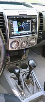 Mazda bt 50 - 12
