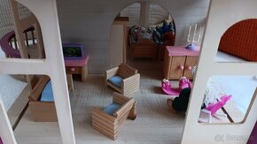Drevený domček pre bábiky s nábytkom - 12