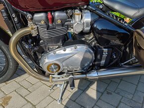 Triumph Bonneville Bobber - 12