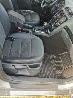 Škoda Octavia Combi 4x4 Laurin&Klement DSG+F1-2TDi 103Kw - 12
