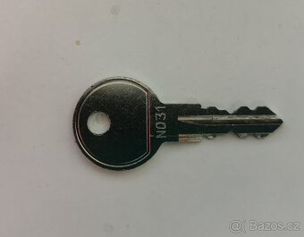 Thule nahradnie diely, stresne priecniky, nosice na hagusy - 12