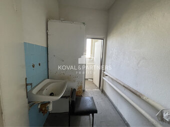 Predaj Administratívnej budovy s Halou v lokalite Dolné Kršk - 12