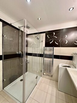 Luxusný 2-izbový byt s krásnym výhľadom na mesto a vnútorným - 12