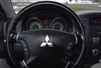Mitsubishi Pajero - 12