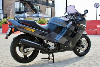 HONDA CBR 1000F - 12