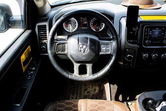 Dodge RAM 1500 5.7 HEMI - 12
