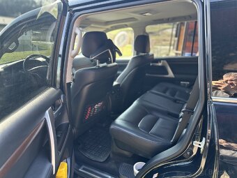 Toyota Land Cruiser 200 Premium - 12