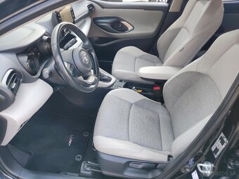 Toyota Yaris EXECUTIVE + VIP - 12