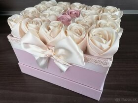 Darčekové boxy ruží - 12