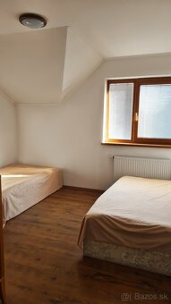 Moderný 5-izbový dvojpodlažný rodinný dom v Rovinke (dvojdom - 12