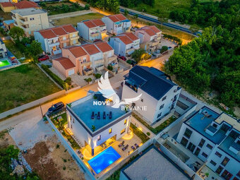 Luxusná vila s bazénom v Chorvátsku pri pieskovej pláži - 12