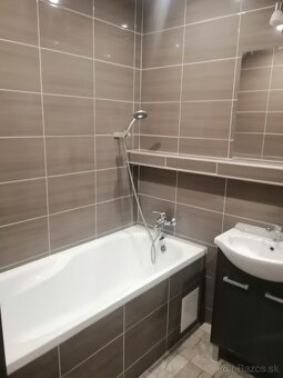 Prenájom 3 izbový byt , Levice , Kyjevská ul. - 12