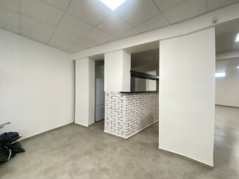 Na prenájom väčší obchodný priestor 230 m² v suteréne v širš - 12