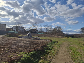 Stavebný pozemok na okraji obce Šišov pri Bánovciach n./B. - 12