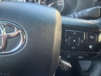 Toyota Hilux Toyota Hilux Executive + naviják, hardtop - 12