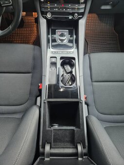 Predám  Jaguar F-Pace 2.0D I4 180k Pure AWD A/T - 12