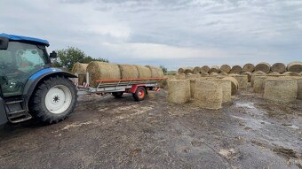 Príves za traktor na balíky sena slamy lucerky - 12