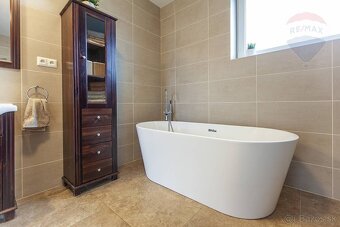 Na predaj 5-izbový rodinný dom v Sološnici - 12