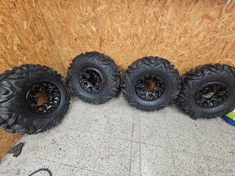 kolesá Can Am tvorkolka - 12