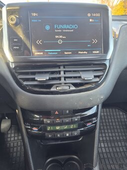 Peugeot 208 1.2 PureTech Active - 12