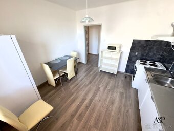2 IZB. BYT S BALKÓNOM V CENTRE MESTA, 58M2, TOVÁRENSKÁ UL.,  - 12