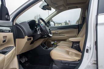 Mitsubishi OUTLANDER 2,2 DI-D 110 KW AT6 INSTYLE - 12