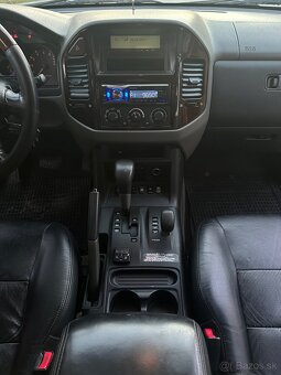 Mitsubushi pajero SUV - 12