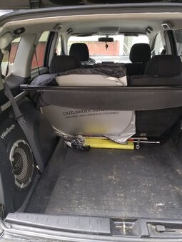 Predám Mitsubishi Outlander 2.0 DI-D,7miestny,čierna metalíz - 12