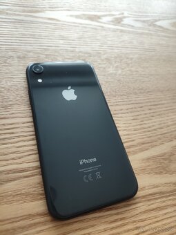 iPhone XR black - super stav + v záruke - 12