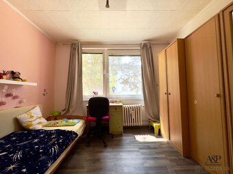 NA PREDAJ 2 IZB. BYT PREROBENÝ NA 3 IZB., 64M2, ŠTEFÁNIKOVA  - 12