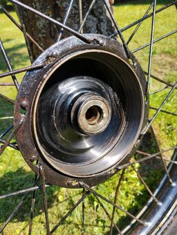 Predám originálne patinové koleso ČZ 150 C s linkami + brzd - 12