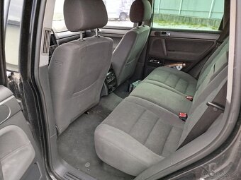 Volkswagen Touareg 2.5 R5 TDI – 4x4, rok 2005 AUTOMAT - 12